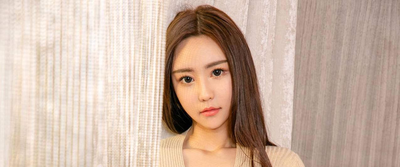 养眼好看美女糖果带鱼屏高清壁纸