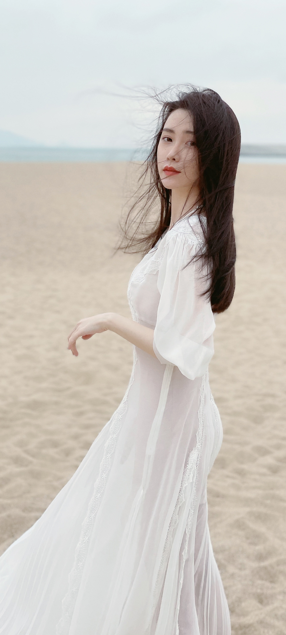 马秋子 白色长裙子美女高清手机壁纸