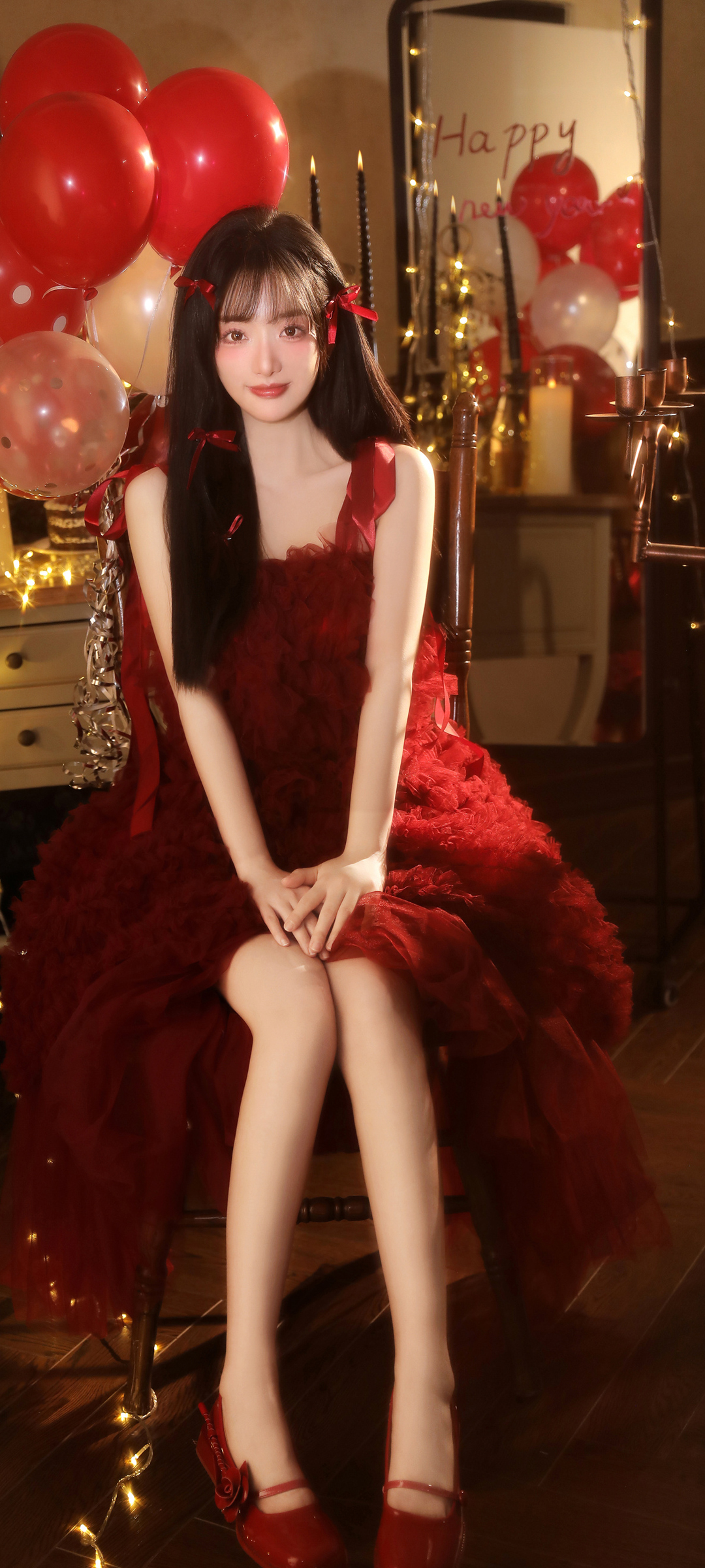 新年红色裙子可爱公主美女高清手机壁纸
