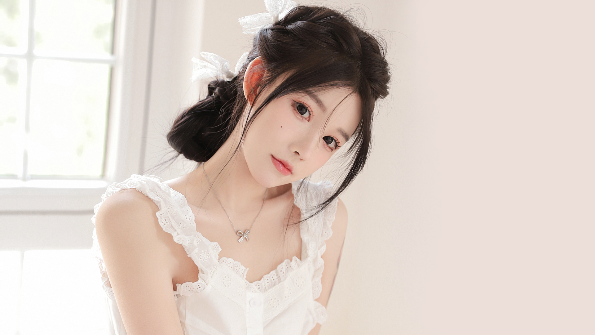 居家清纯可爱美女 白色衣服 养眼 美女精选高清壁纸