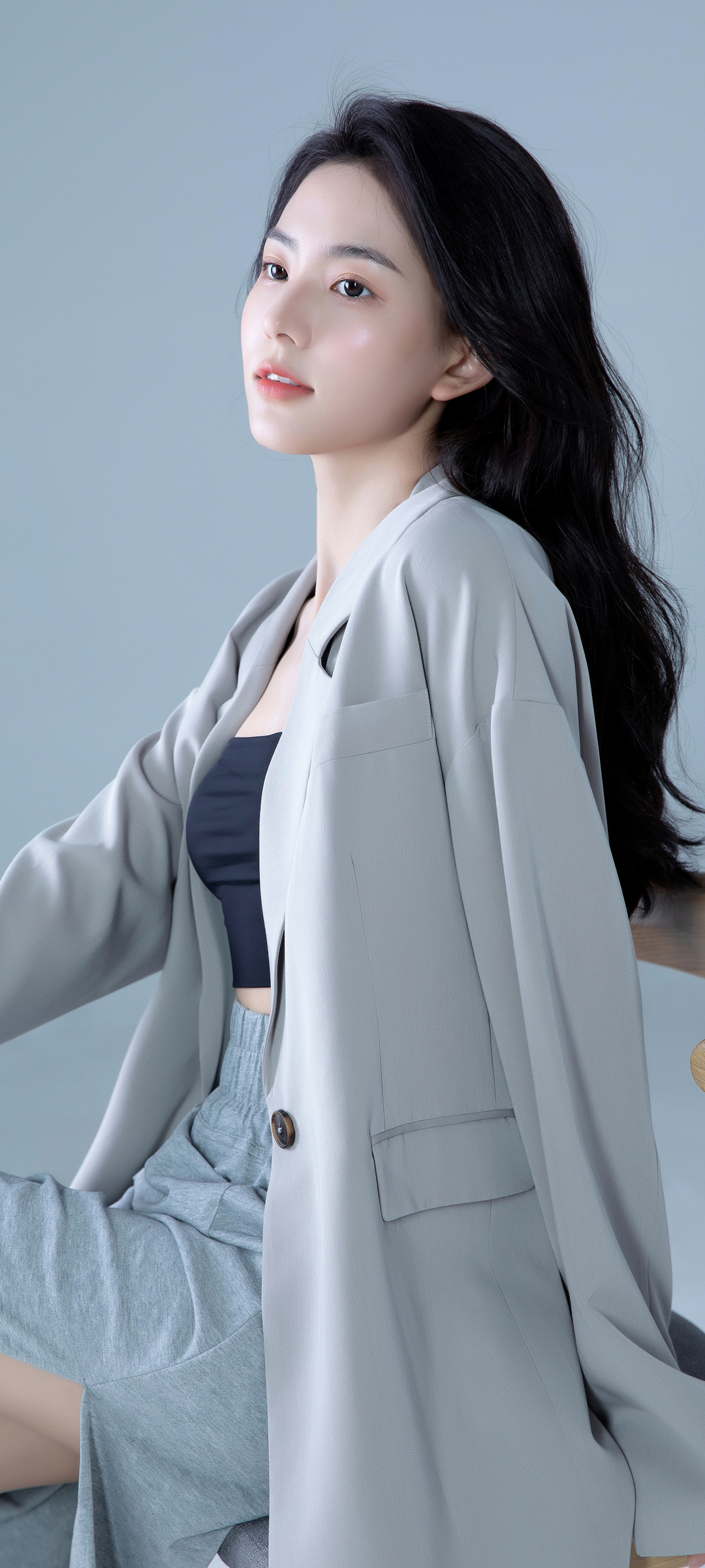 西装气质长发美女精选高清手机壁纸