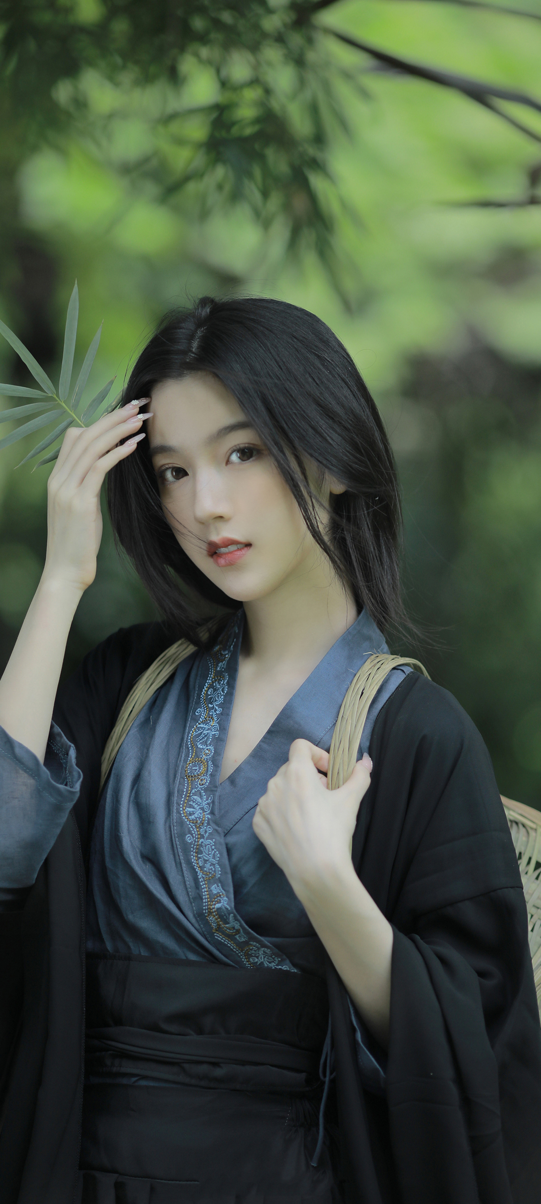 乡间美女 居士服 背竹罗框的清纯美女高清手机壁纸