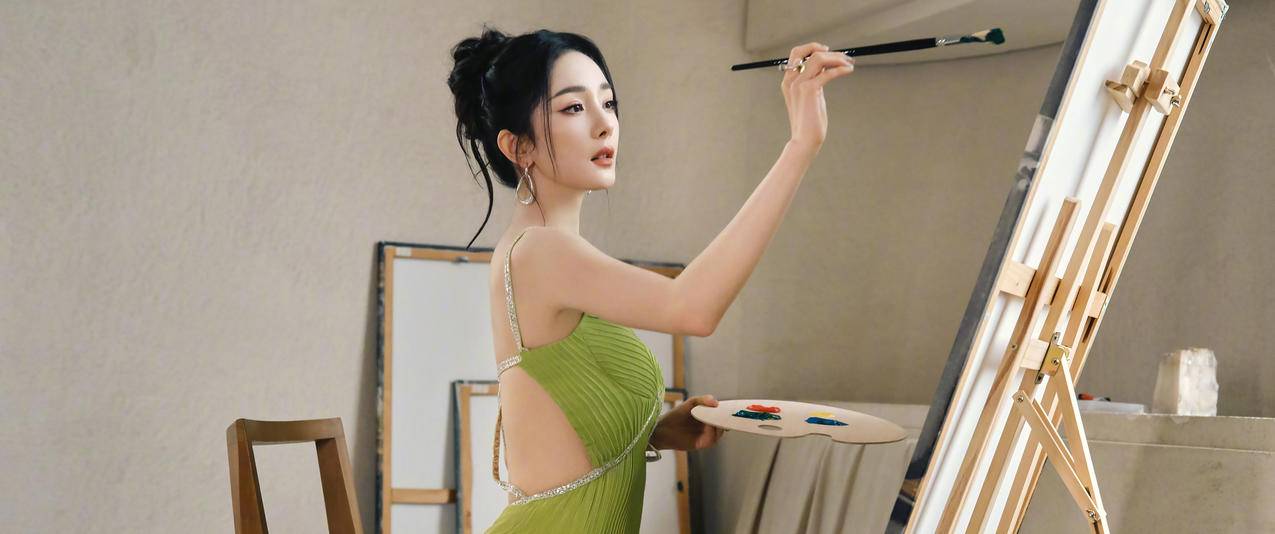 画室美女 杨幂 绿色礼服 3440x1440带鱼屏高清壁纸