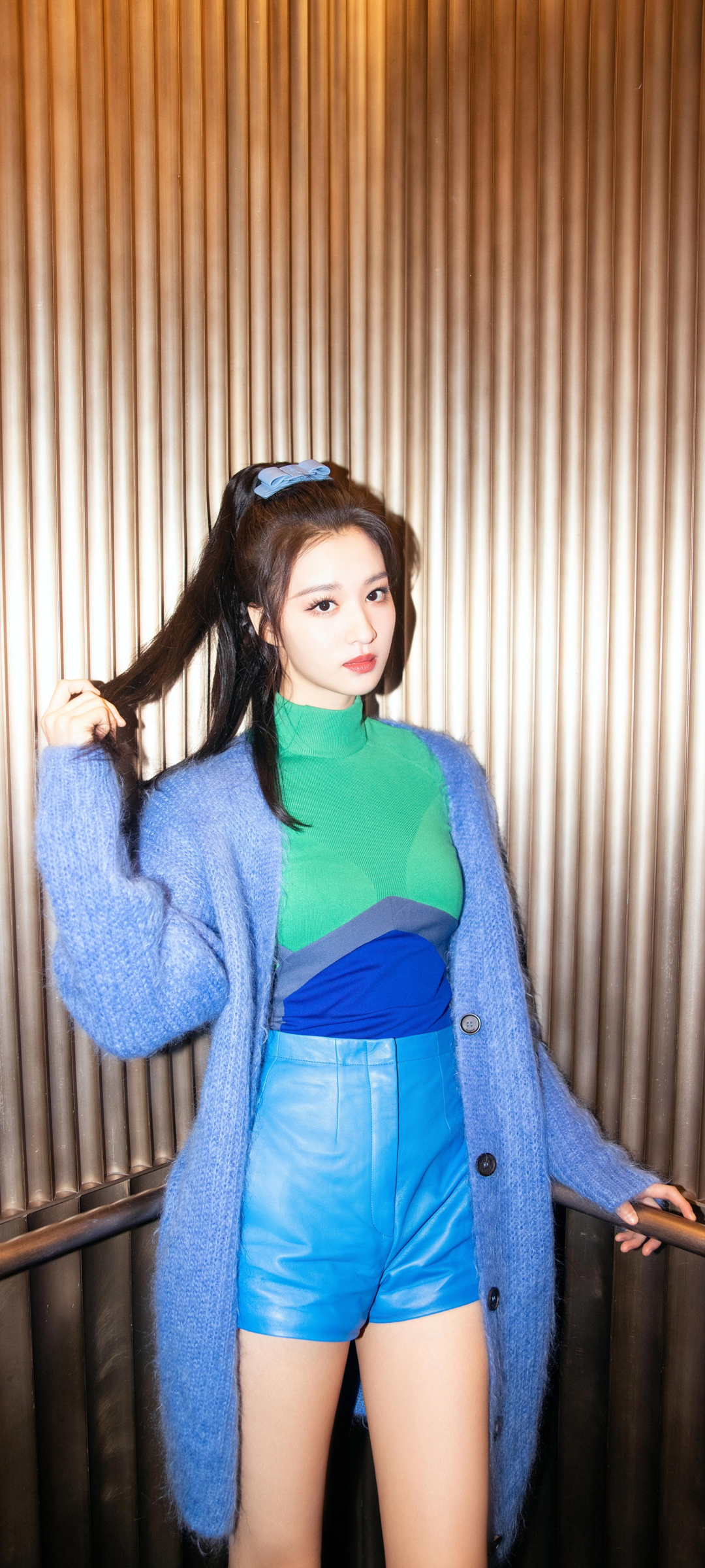王楚然 蓝色毛衣美女高清手机壁纸