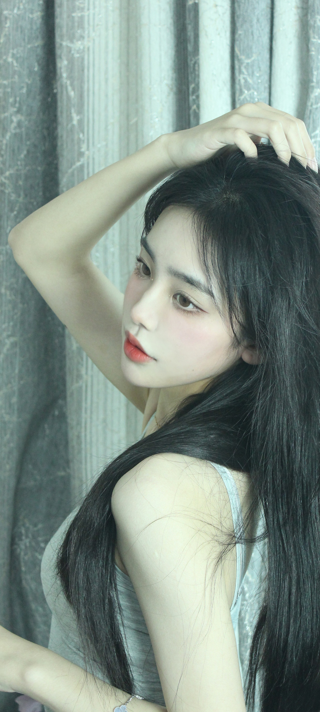 美女侧肩膀高清手机壁纸
