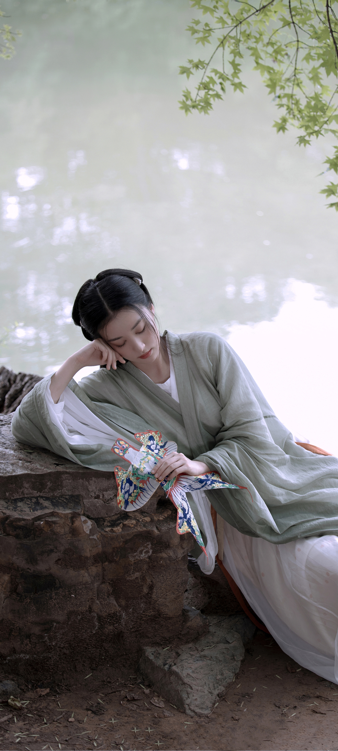 湖畔 汉服美女清新高清手机壁纸