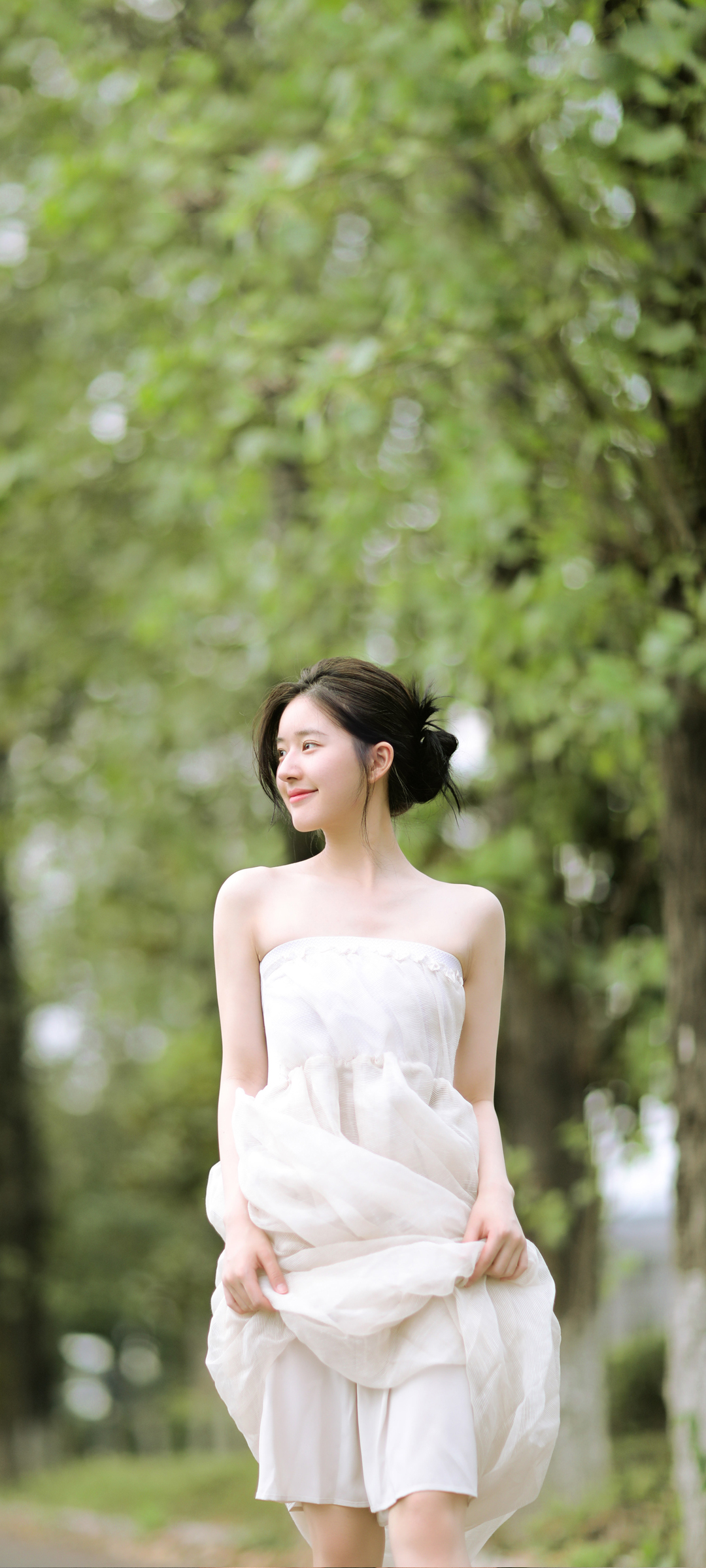 赵露思 户外 白色裙子 美女高清手机壁纸