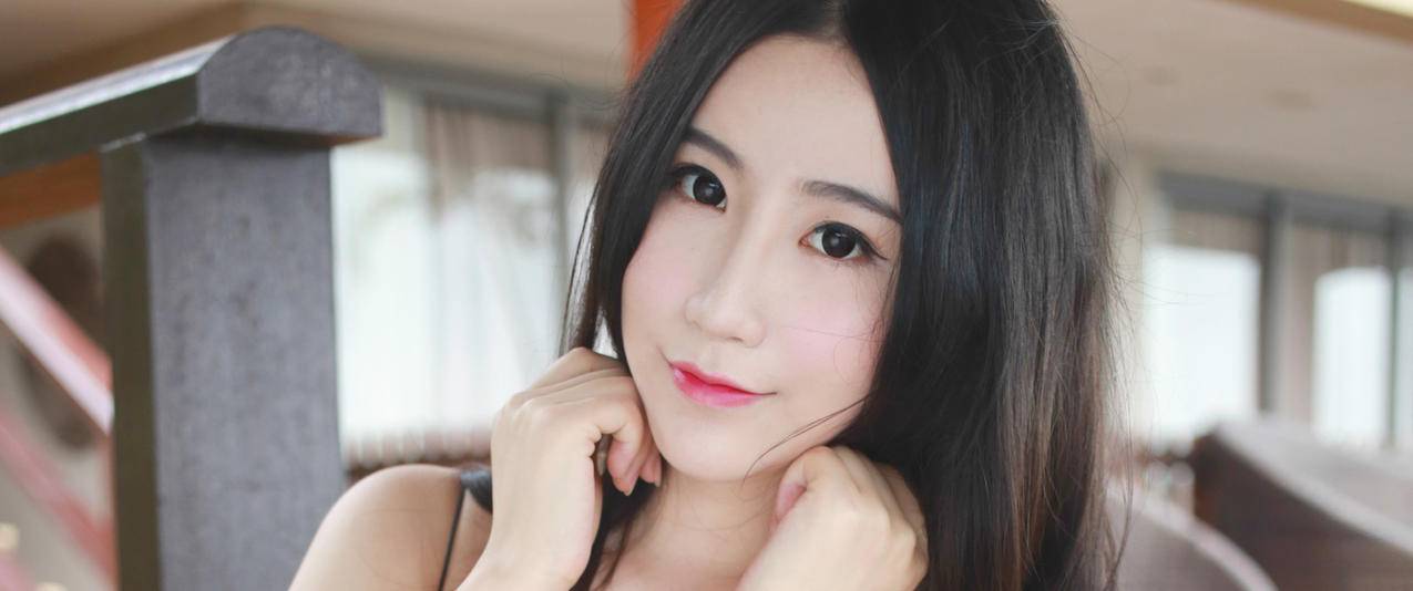 谢芷馨美女带鱼屏高清壁纸