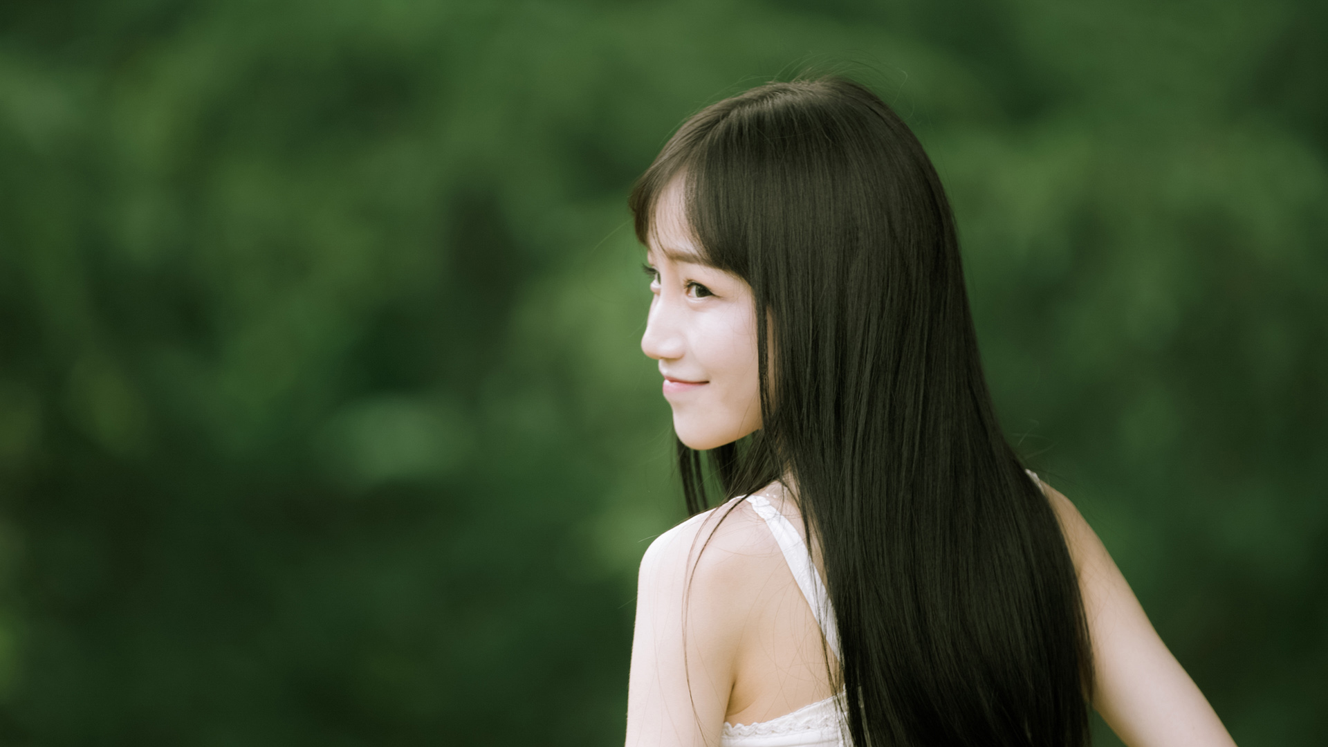 浅浅的微笑清纯美女桌面高清壁纸