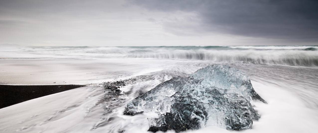 jokulsarlon海滩带鱼屏高清壁纸