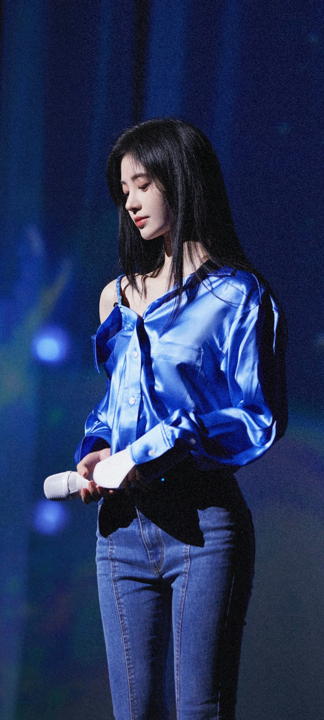 鞠婧祎 蓝色衣服 牛仔裤 精选美女高清手机壁纸