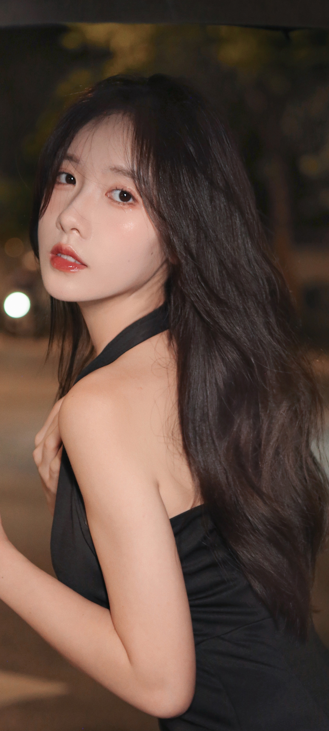 漂亮美女回头高清手机壁纸