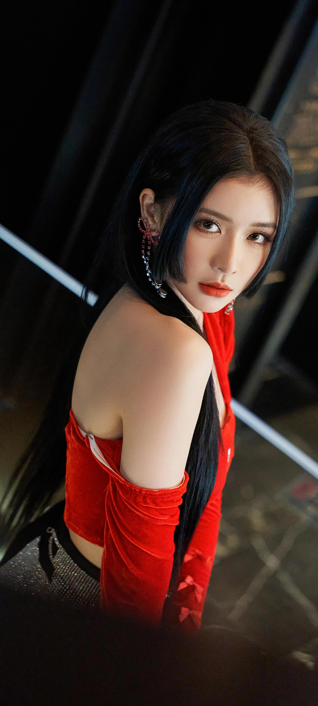 红色衣服 侧颜 美女全屏高清手机壁纸