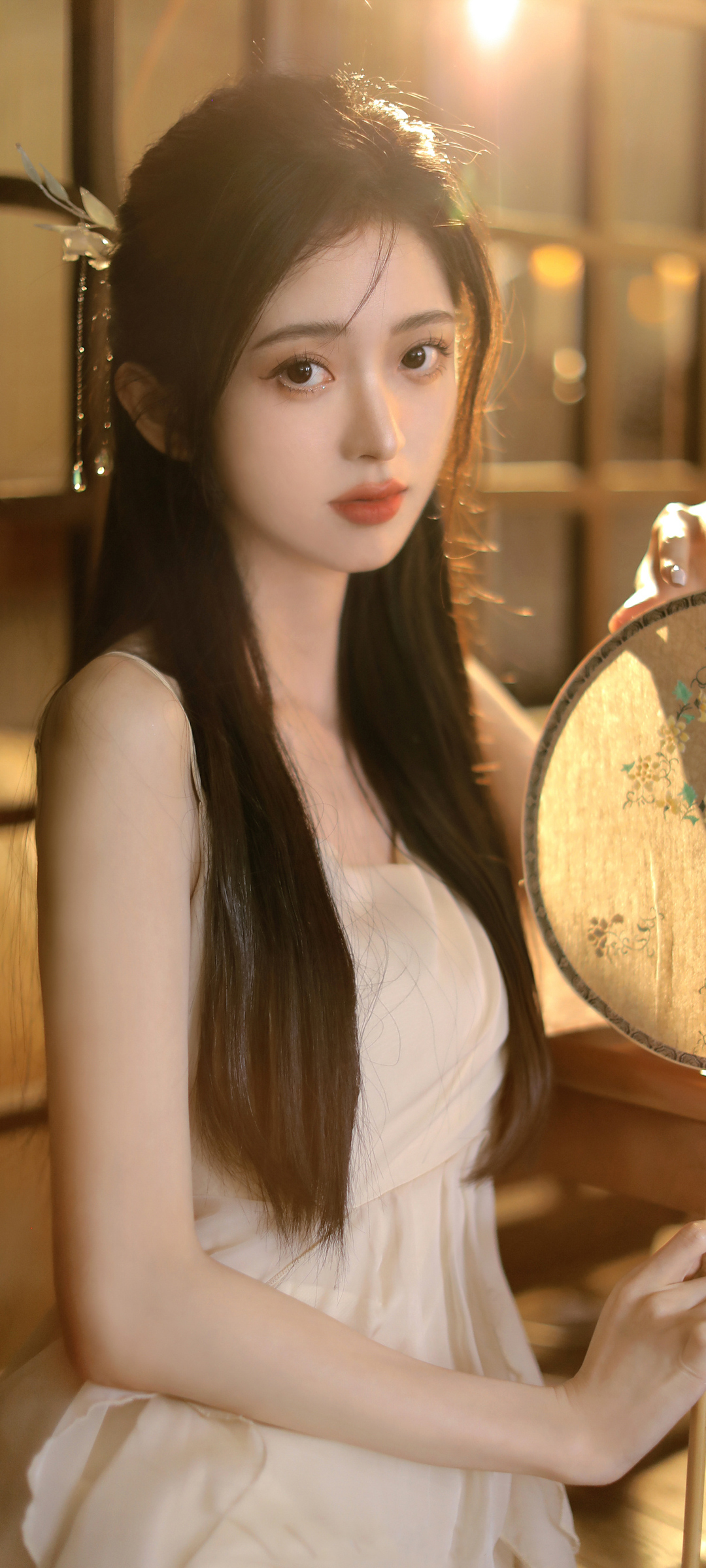 长发 书香 漂亮美女 白色裙子 高清手机壁纸