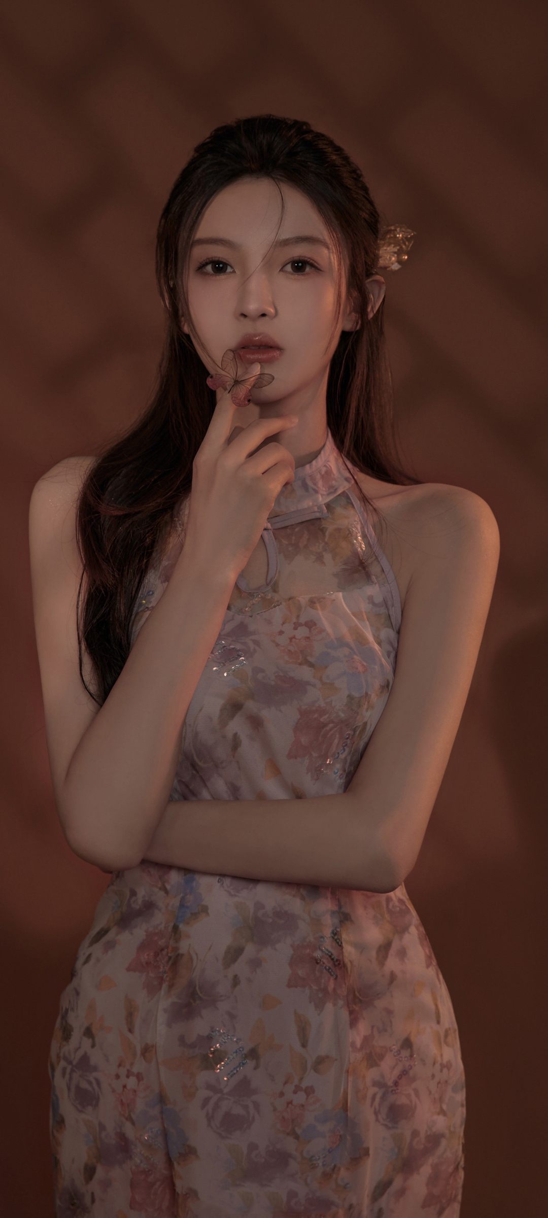 碎花长裙 气质高挑美女高清手机壁纸