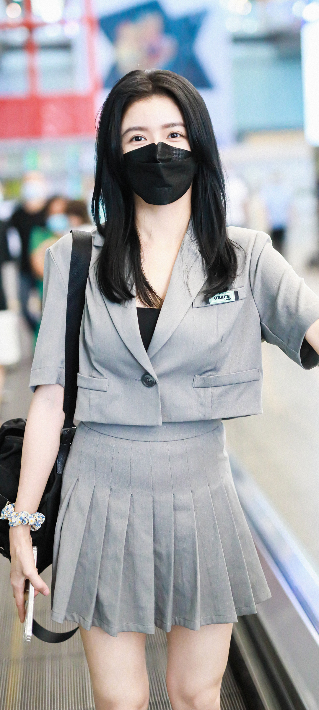 黑色口罩美女 百褶裙 蔡卓宜高清手机壁纸