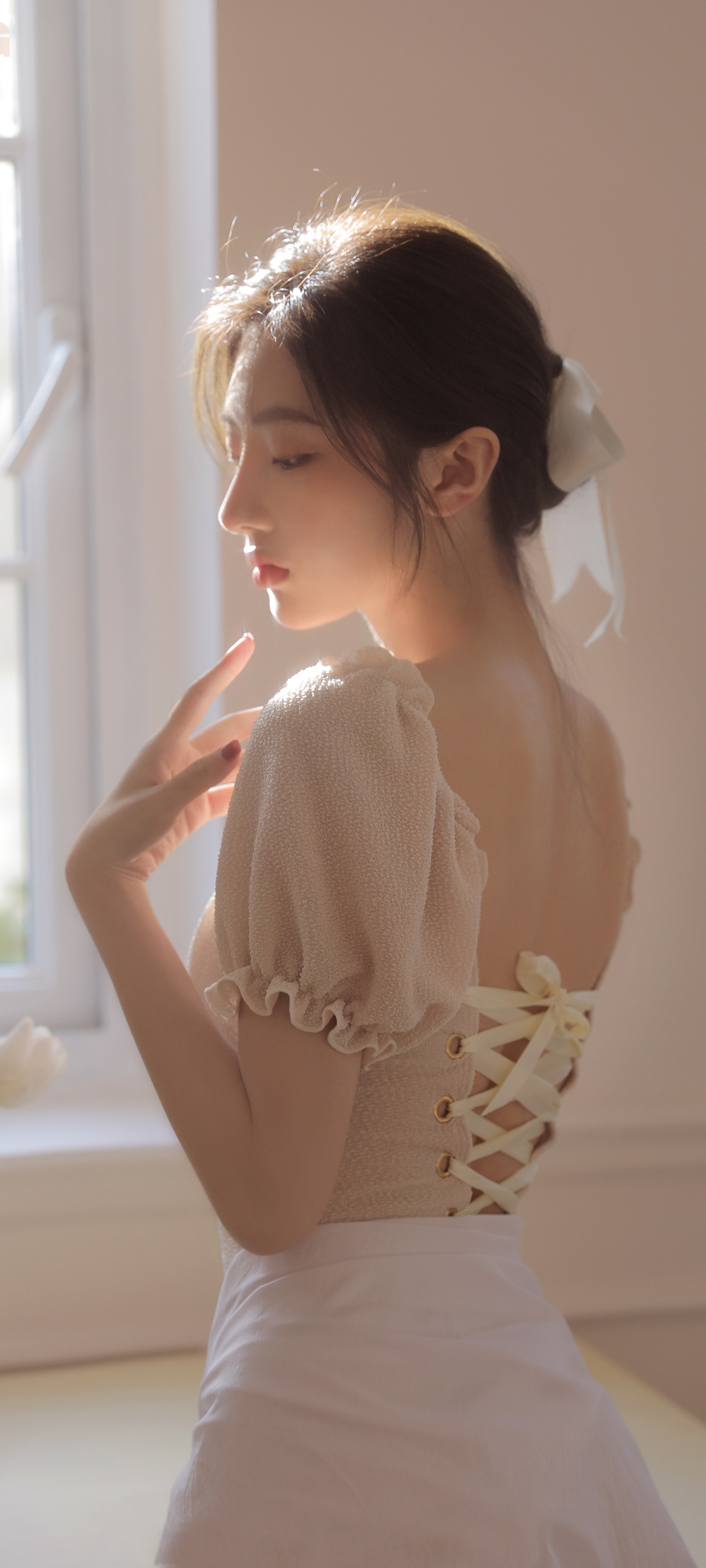 居家美女宋仁何高清手机壁纸