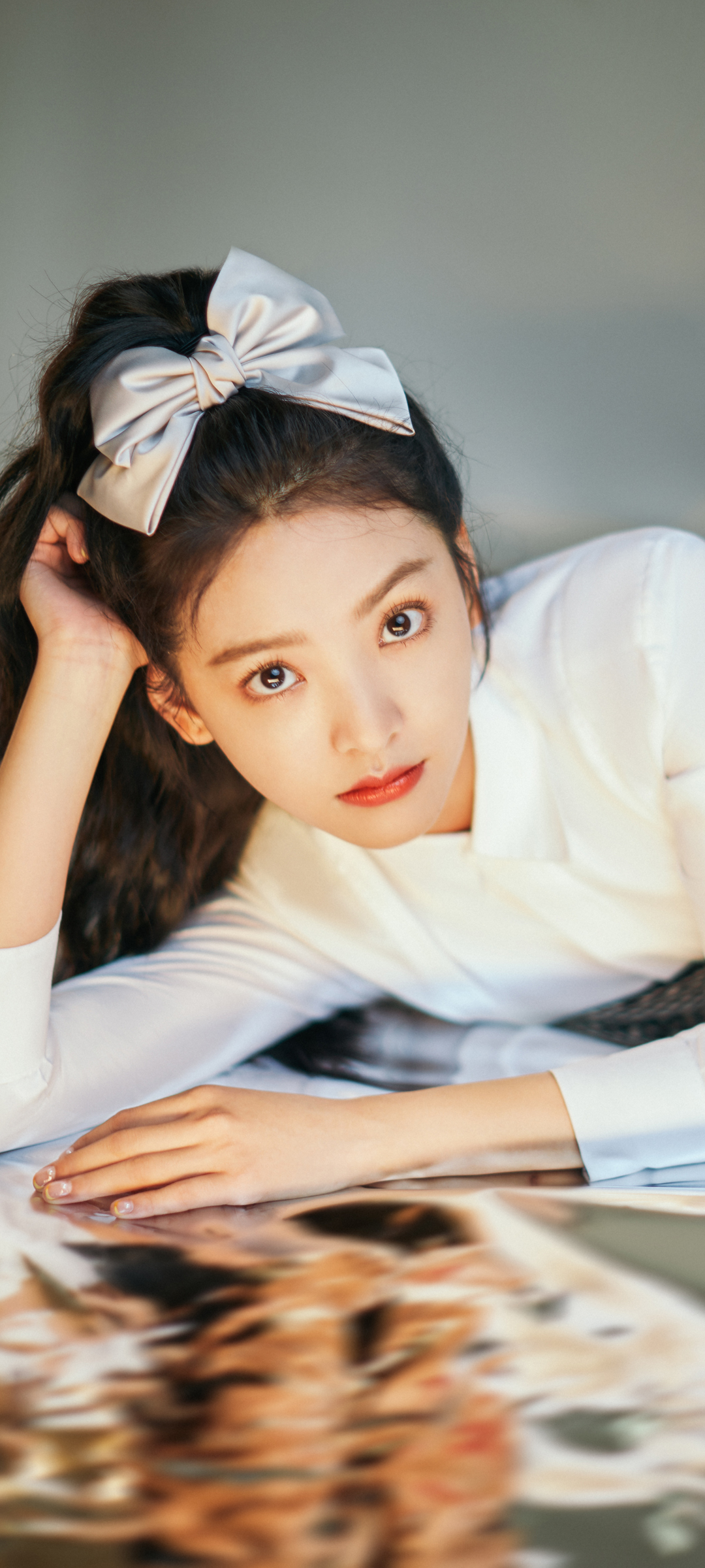 章若楠 蝴蝶结 白色衣服 高清手机壁纸