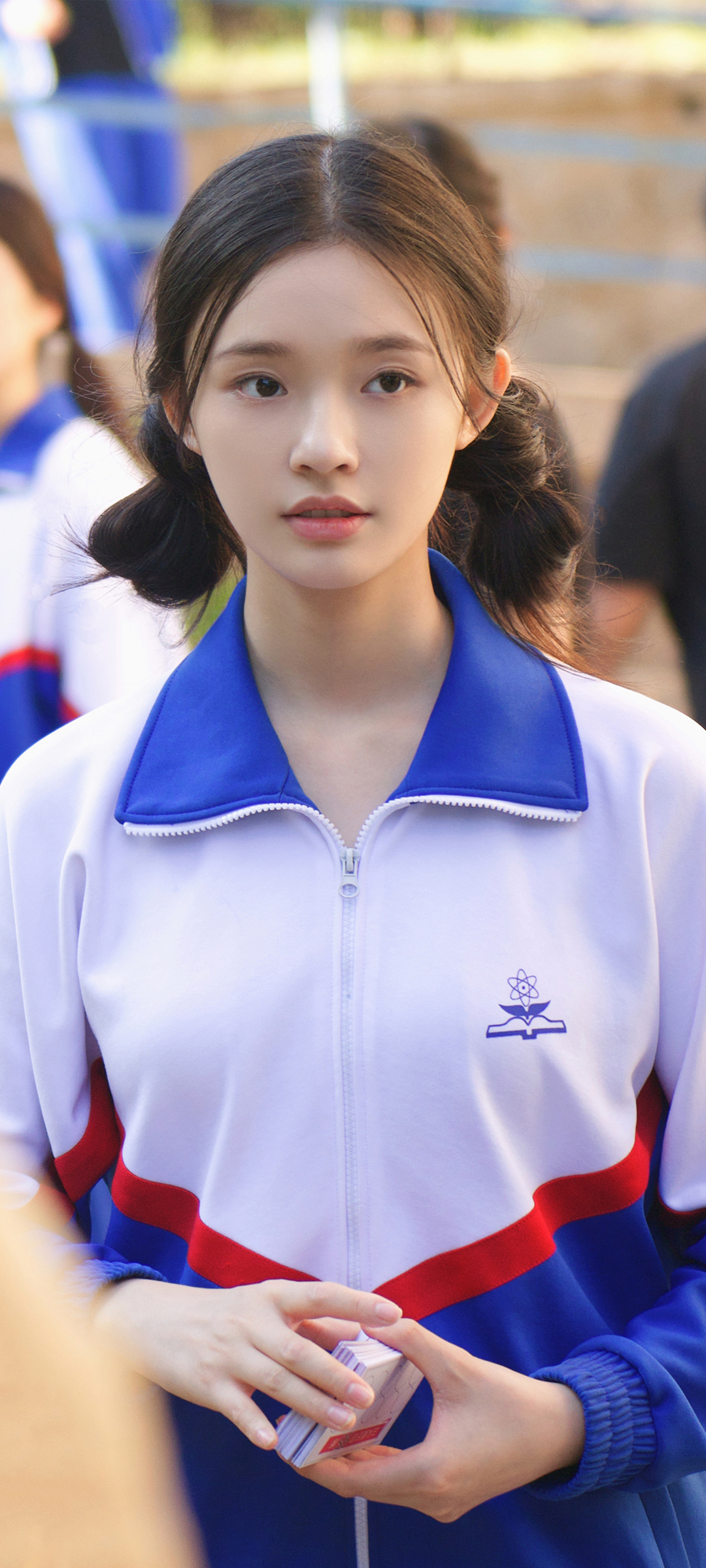 校服美女林允高清手机壁纸