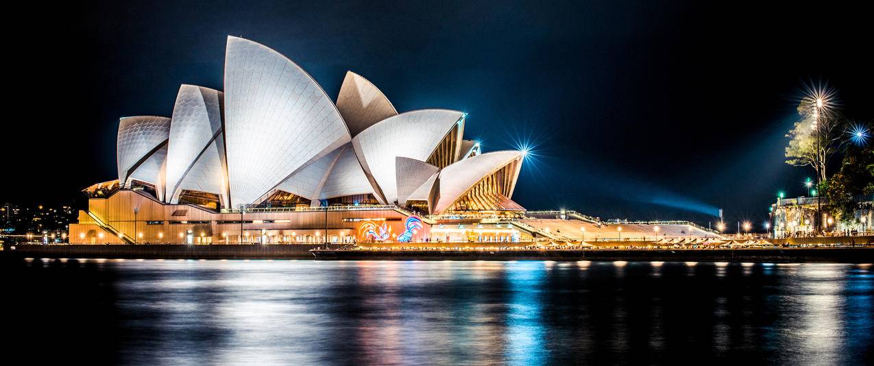 悉尼歌剧院夜景带鱼屏高清壁纸