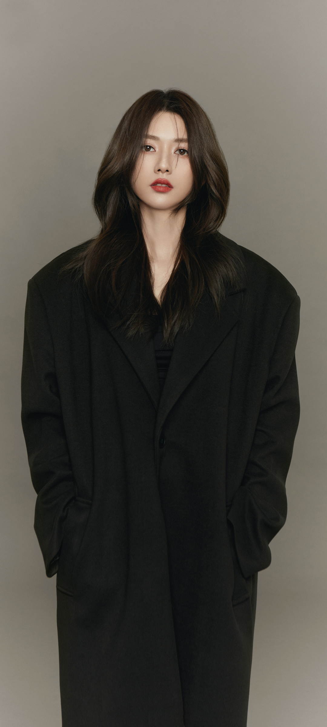 王秋紫 黑色大衣美女 高清手机图片壁纸