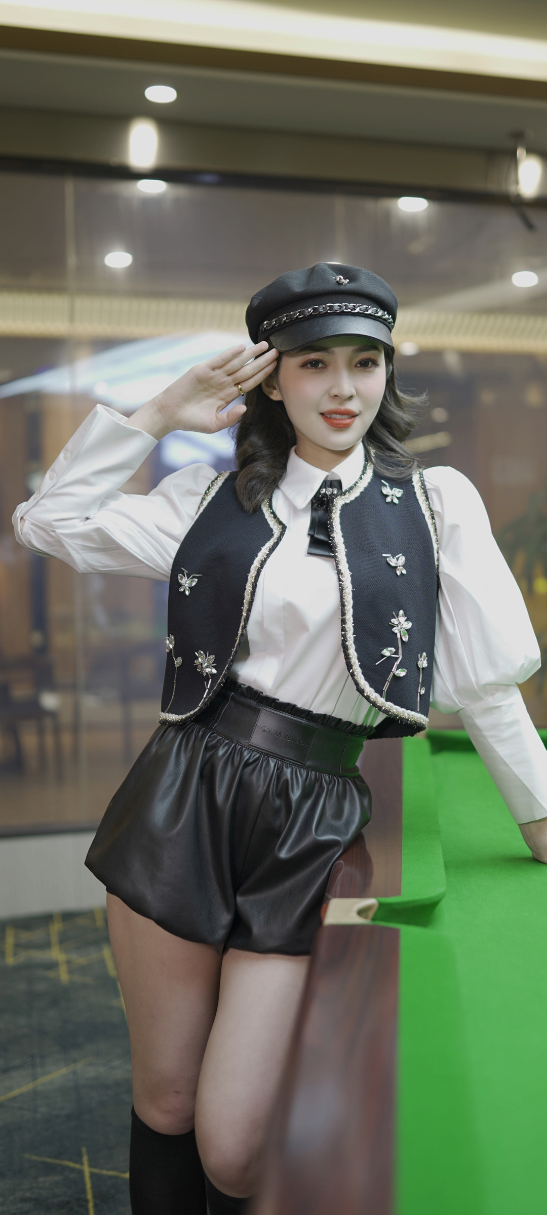敬礼可爱美女王钟瑶精选高清手机壁纸