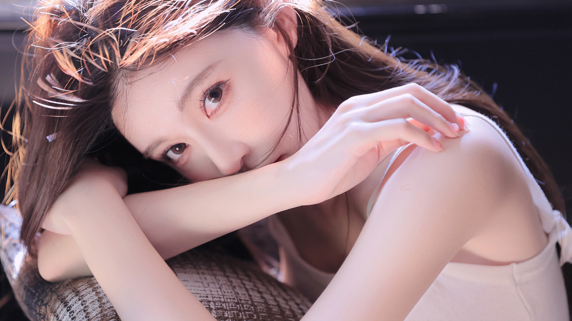 养眼 长发 居家 清纯美女 高清壁纸
