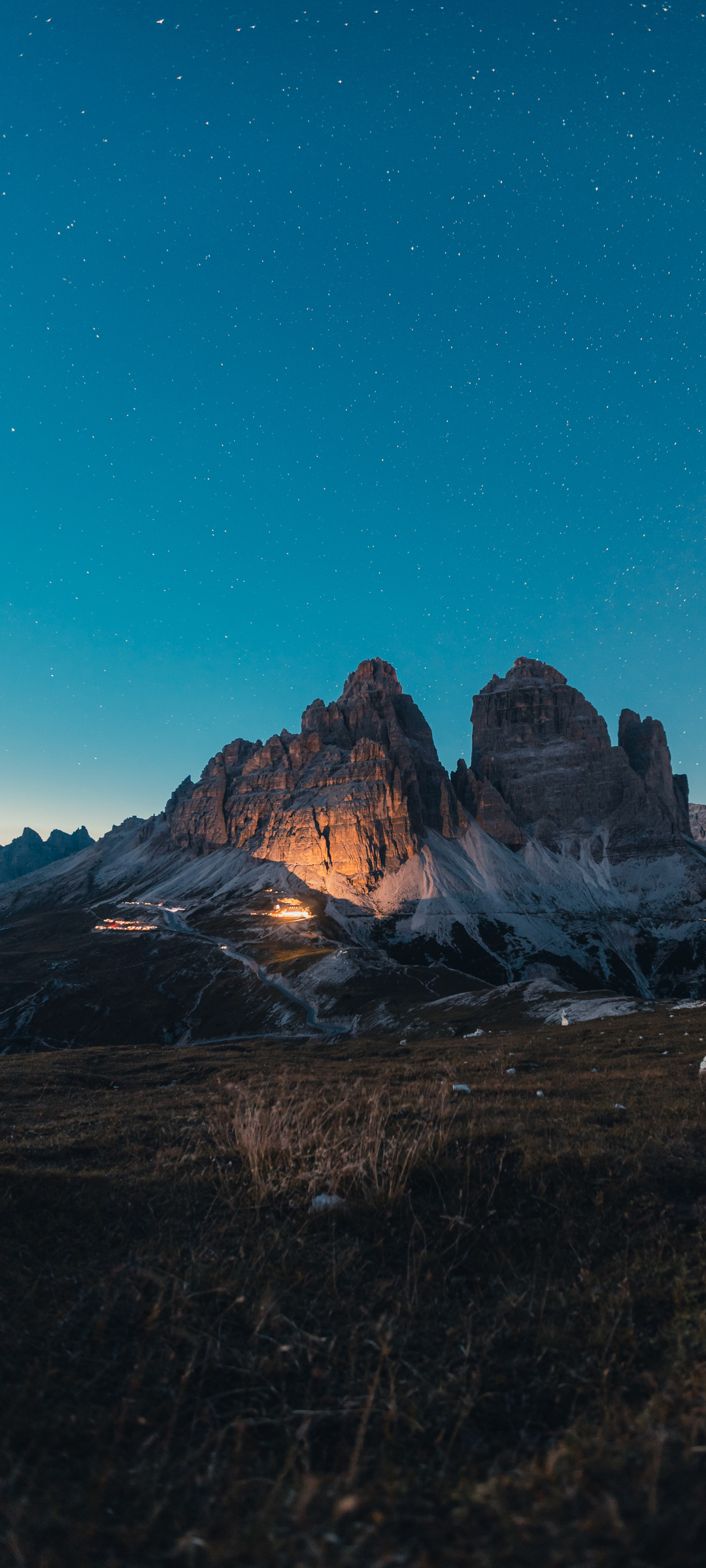 星空 晚上 山 灯光 风景 高清手机图片