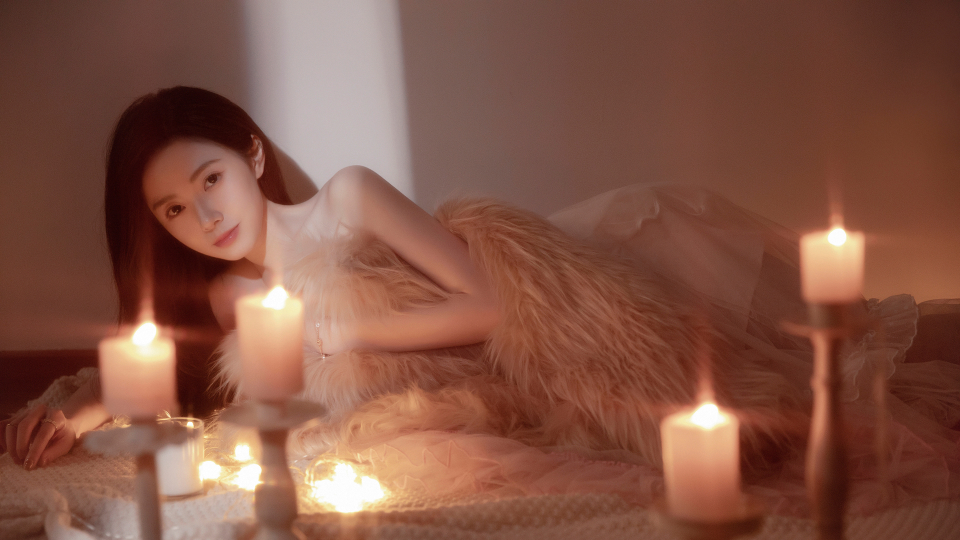 居家 烛光 养眼清纯美女唯美高清壁纸