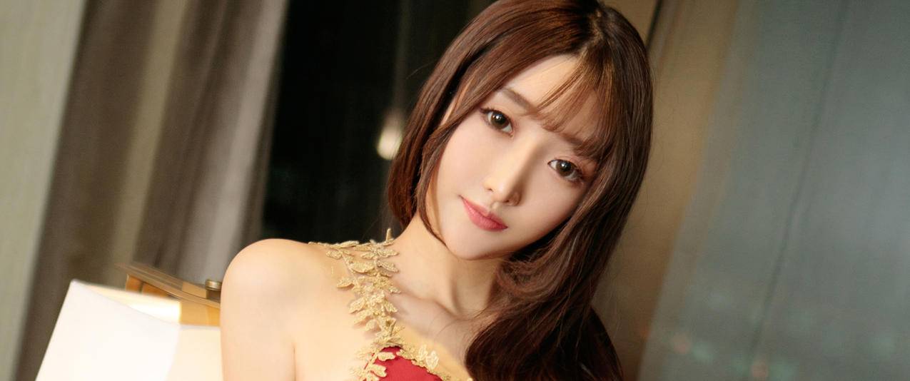 徐梓伊美女带鱼屏高清壁纸