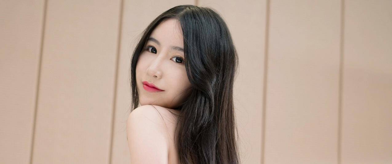 清纯美女谢芷馨桌面带鱼屏高清壁纸