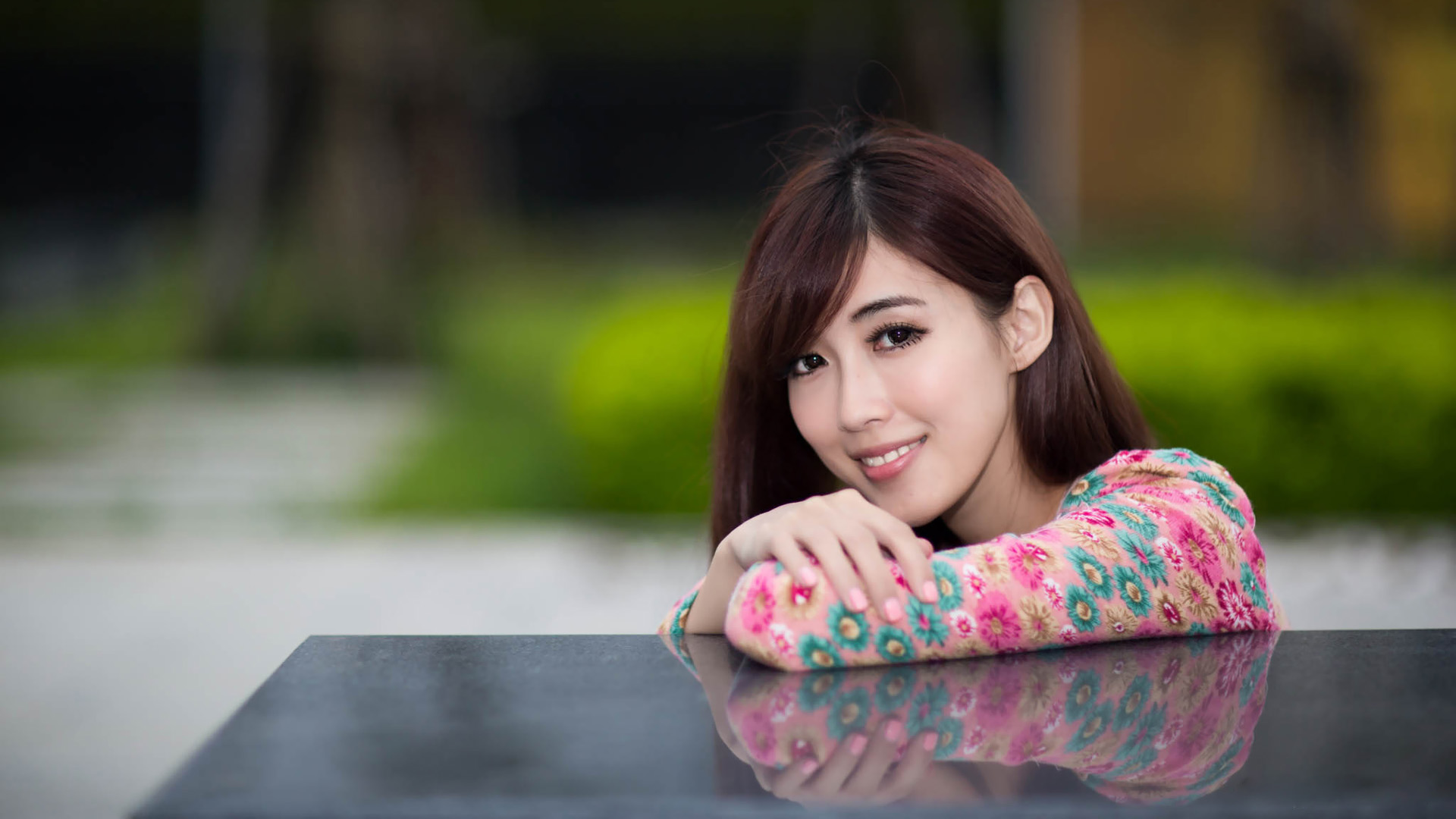 清丽女神廖挺伶桌面高清壁纸