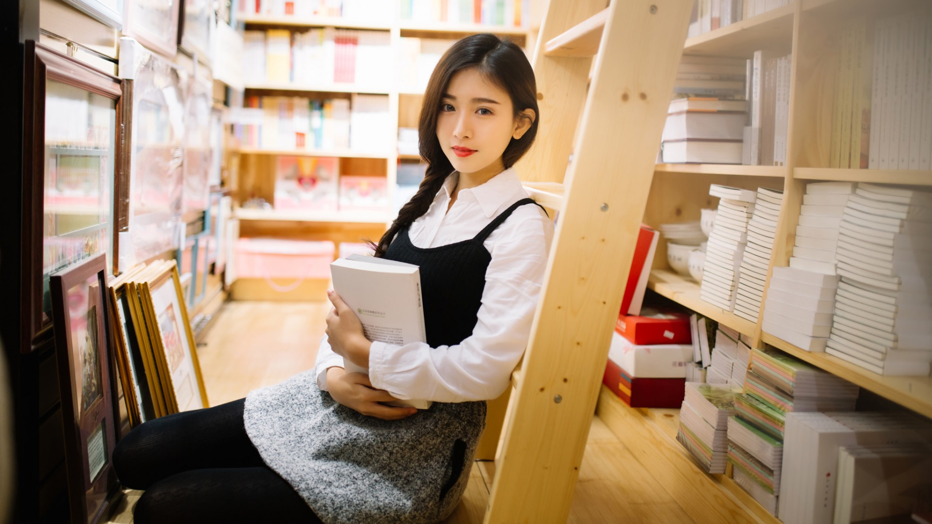 书店美女 文静 小清新 清纯女神 美女高清壁纸