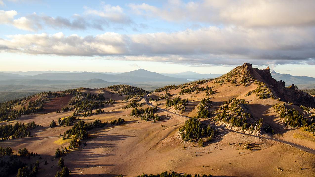 俄勒冈州的火山口湖风景4k高清壁纸