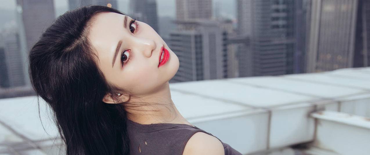 李倩倩美女带鱼屏高清壁纸