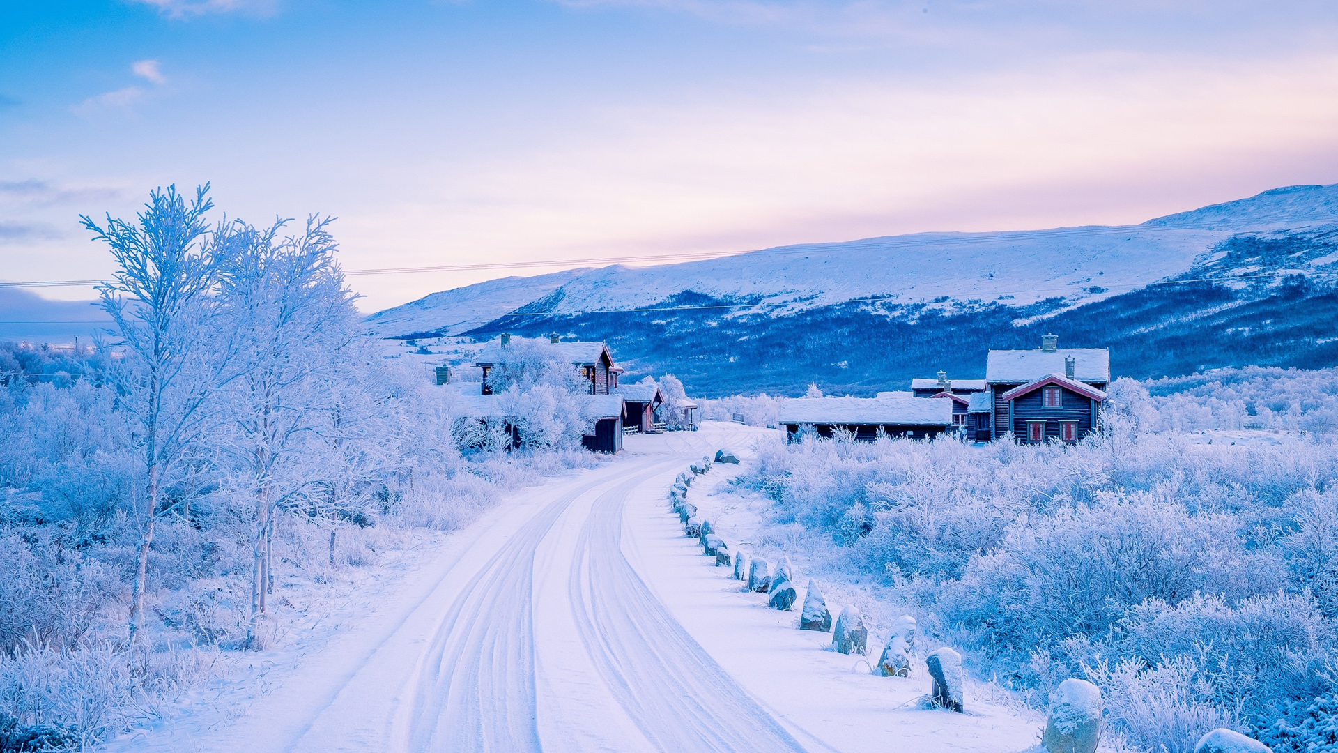 冬季,雪,道路,山,房子,风景桌面高清壁纸
