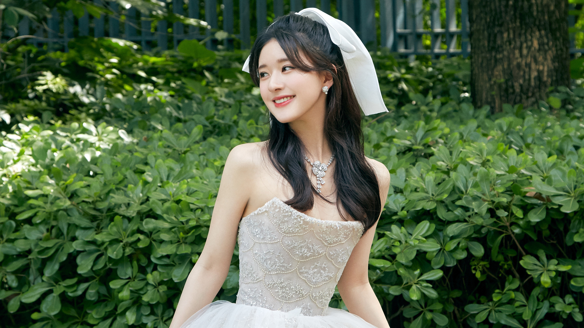 赵露思波光粼粼公主裙 养眼美女高清壁纸