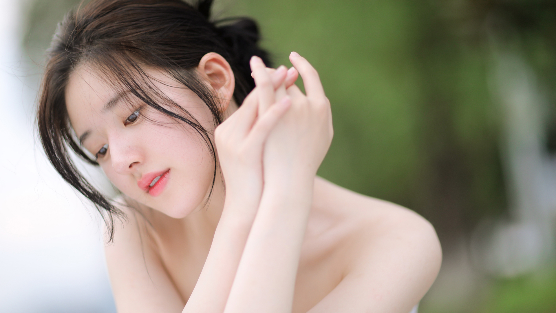 赵露思侧脸香肩美女高清壁纸