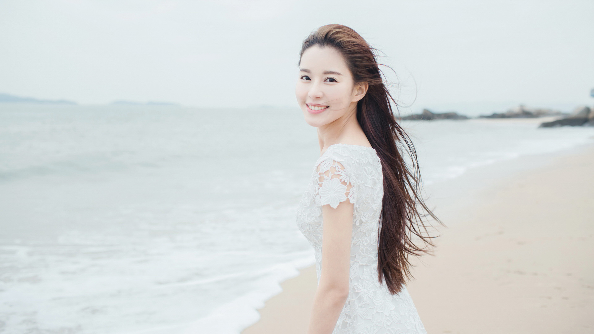 温心(Swan) 海边清新写真桌面高清壁纸
