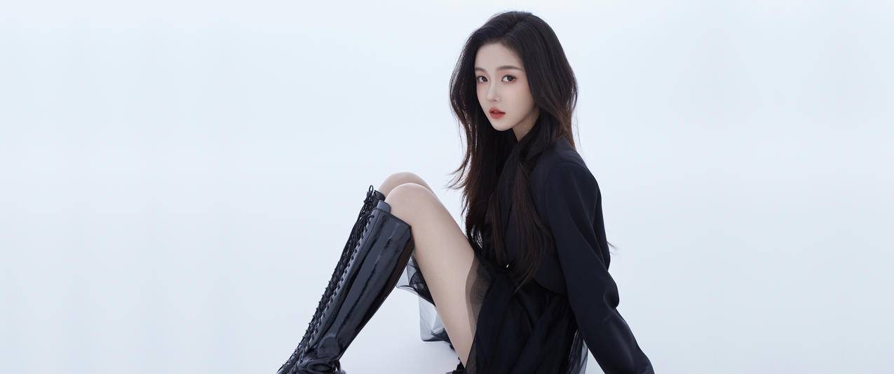长发美女 黑色裙子 美腿 长皮靴子3440x1440带鱼屏美女高清壁纸