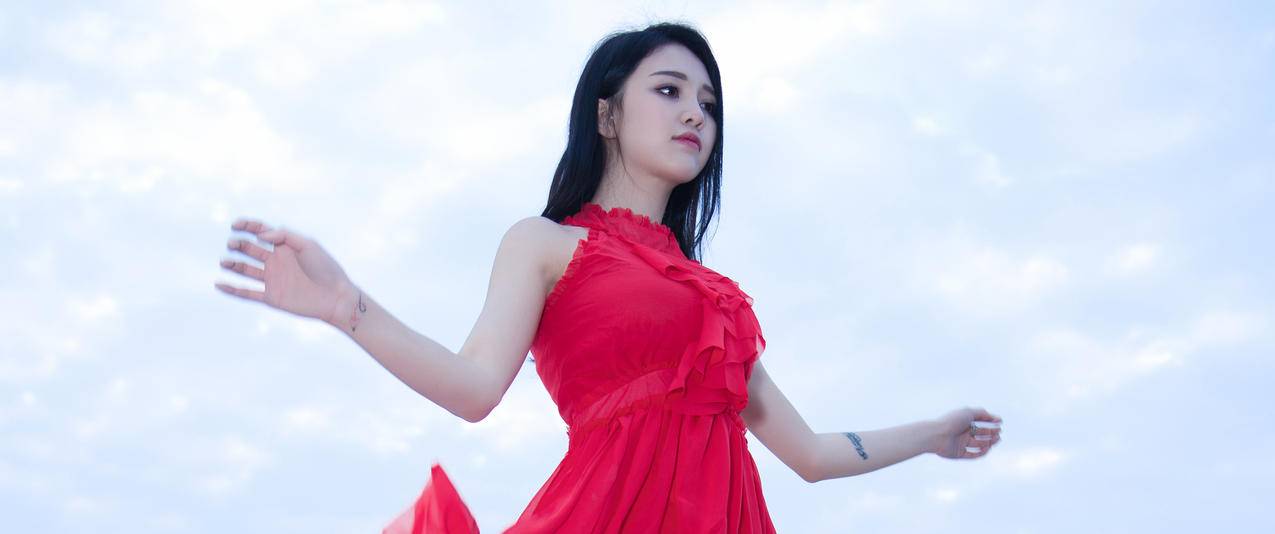 天台粉红色裤子美女李倩倩带鱼屏高清壁纸