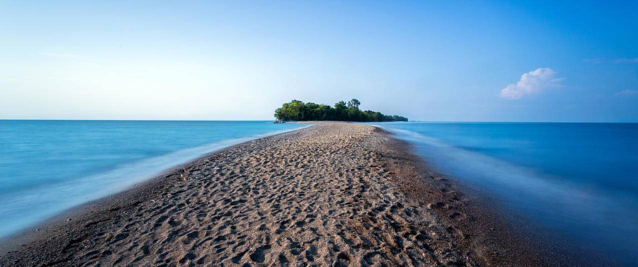 安大略省蓝色的海洋岛屿风景带鱼屏高清壁纸