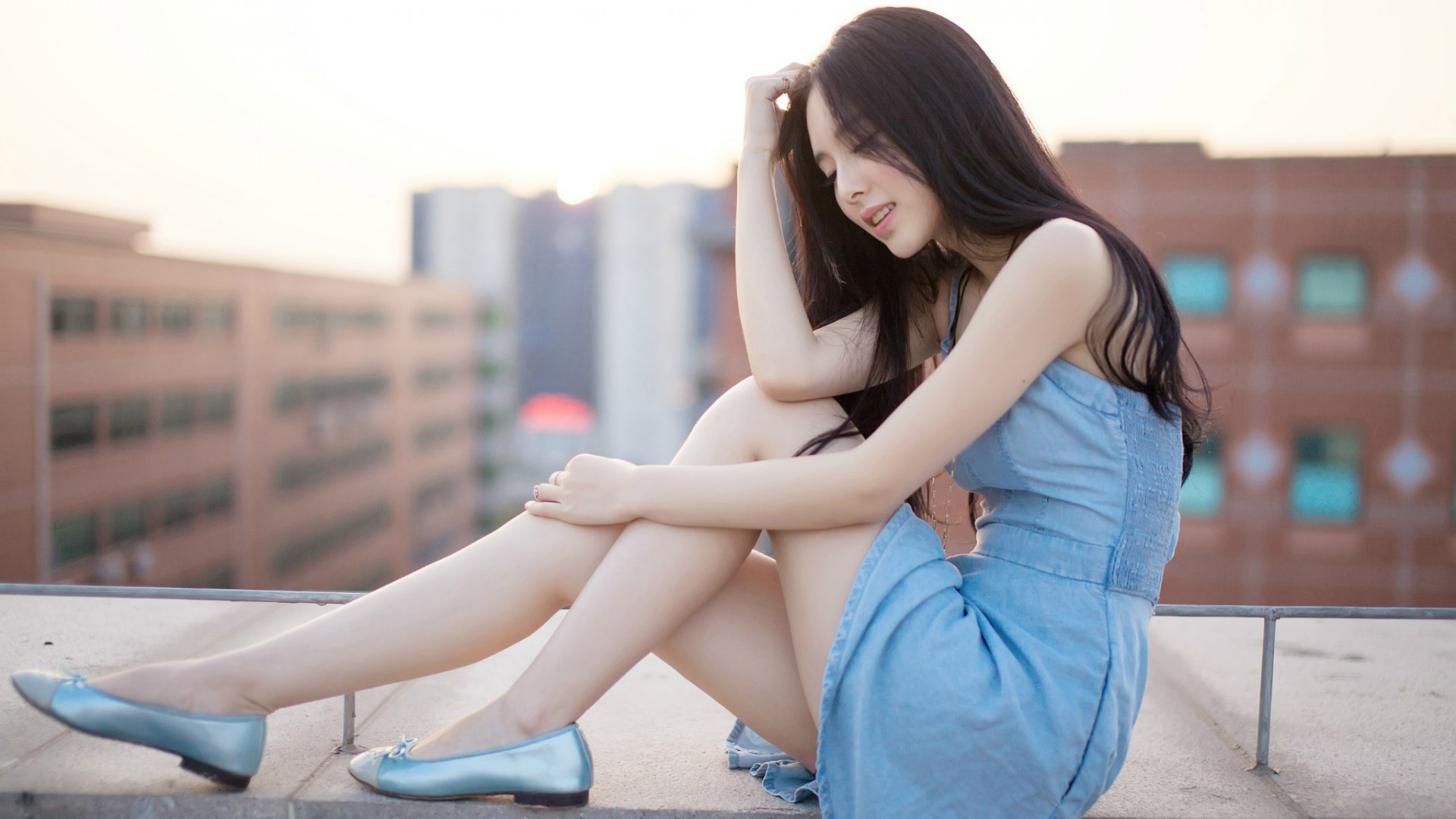甜美微笑，清纯妹子，屋顶，阳台，清纯美女写真桌面高清壁纸