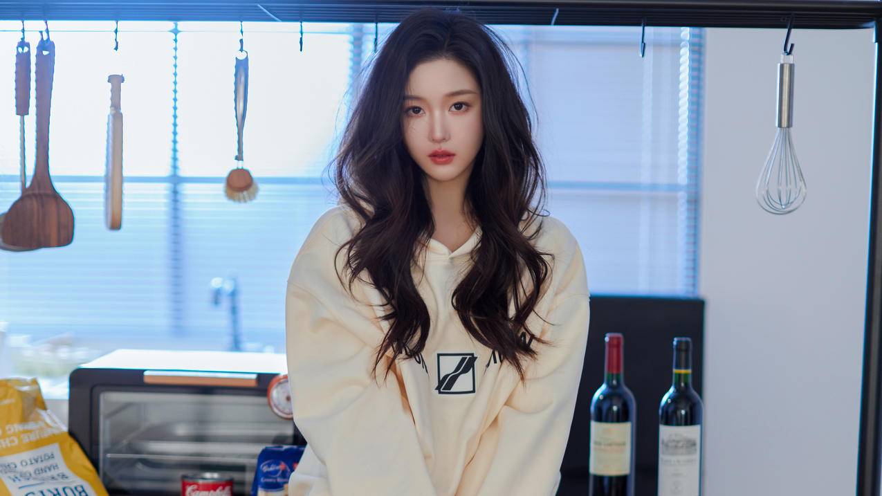 长卷发 美女 厨房 清纯好看美女曹婉瑾4k高清壁纸