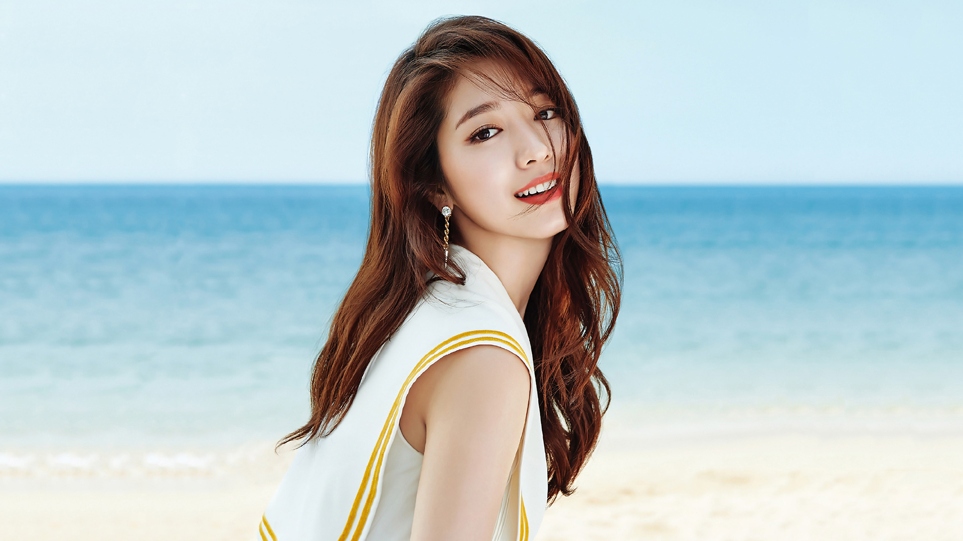 朴信惠，韩国美女，清纯，气质，沙滩，海边，美女高清壁纸
