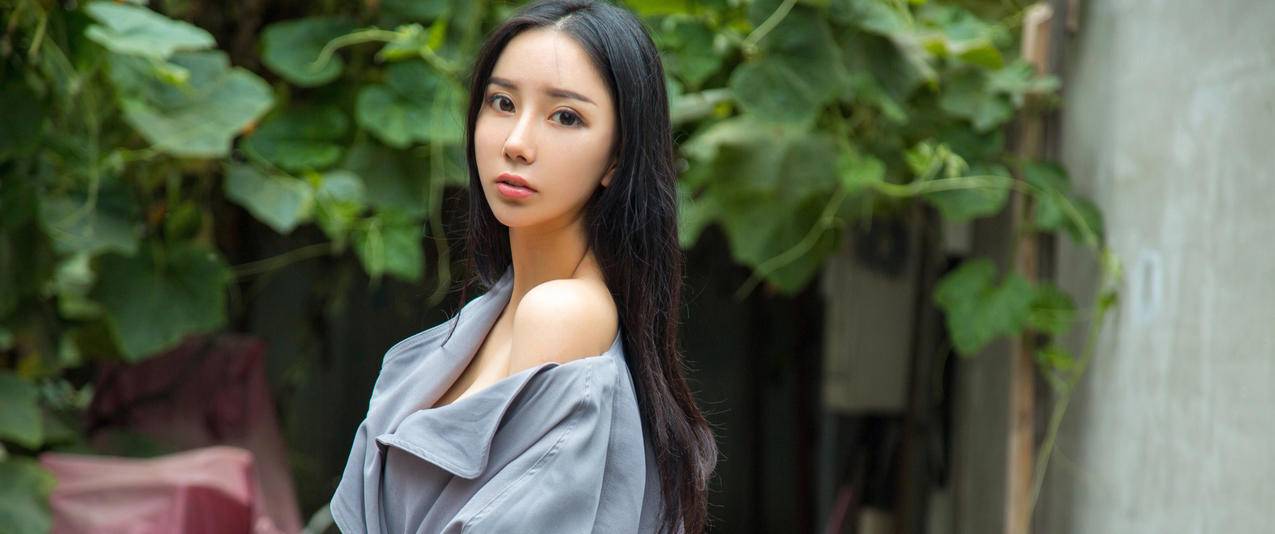 长发清新美女赵佳琪带鱼屏高清壁纸