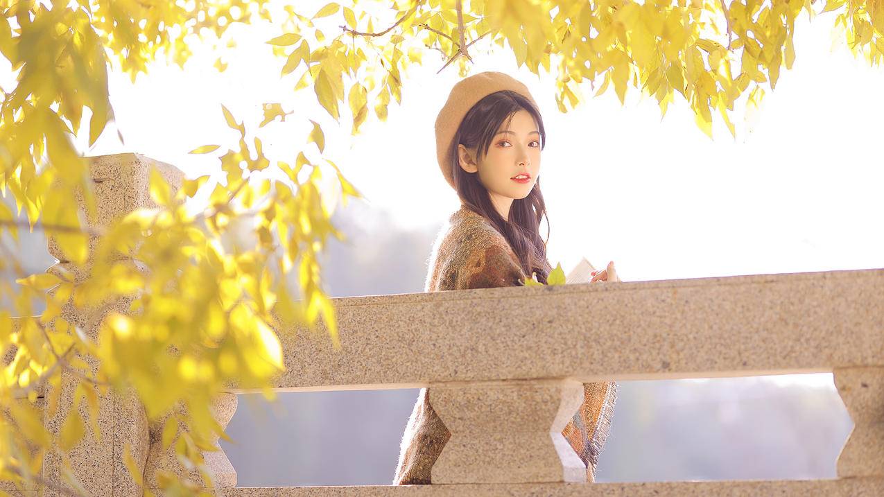 秋天 户外 可爱 小姐姐 美女 4k电脑高清壁纸 4K手机高清壁纸