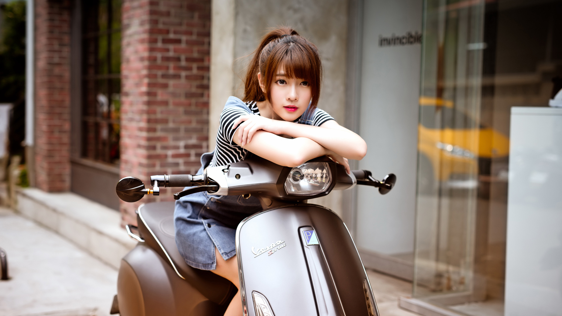 摩托车美女高清壁纸