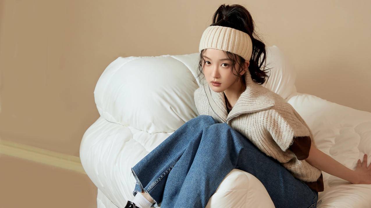 牛仔 毛衣 橄榄球 美女 4k电脑高清壁纸