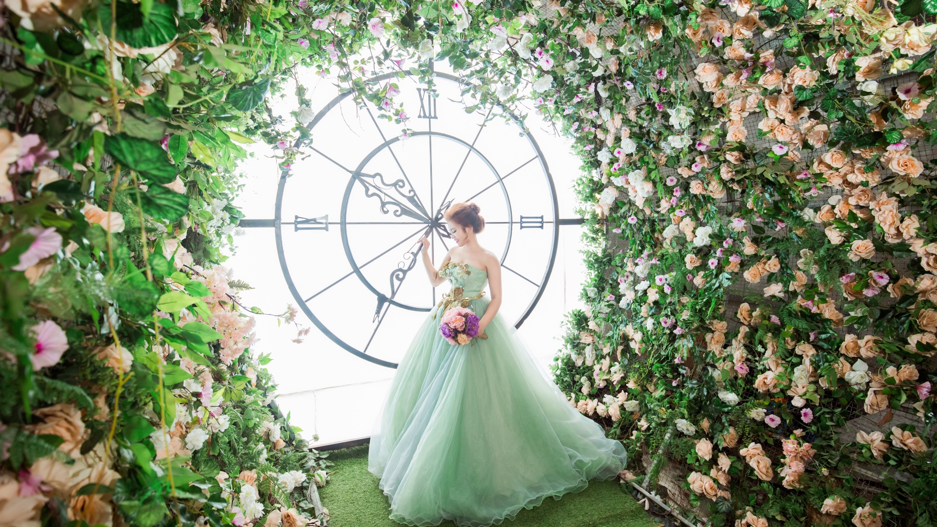 鲜花花的女孩 钟手表 指针 美丽唯美的婚纱摄影桌面高清壁纸